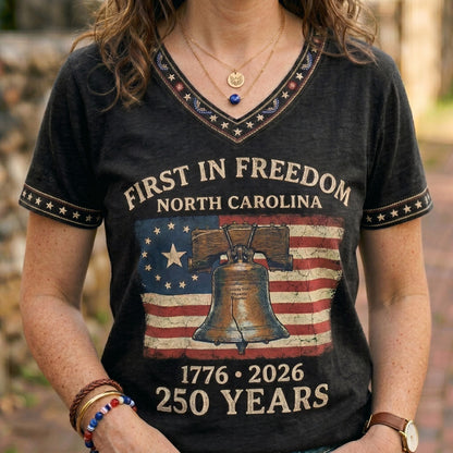 North Carolina Liberty Bell 1776–2026 Vintage WN2906002CL V-Neck T-Shirt