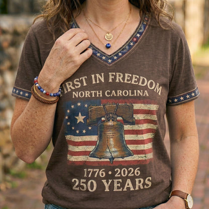 North Carolina Liberty Bell 1776–2026 Vintage WN2906002CL V-Neck T-Shirt